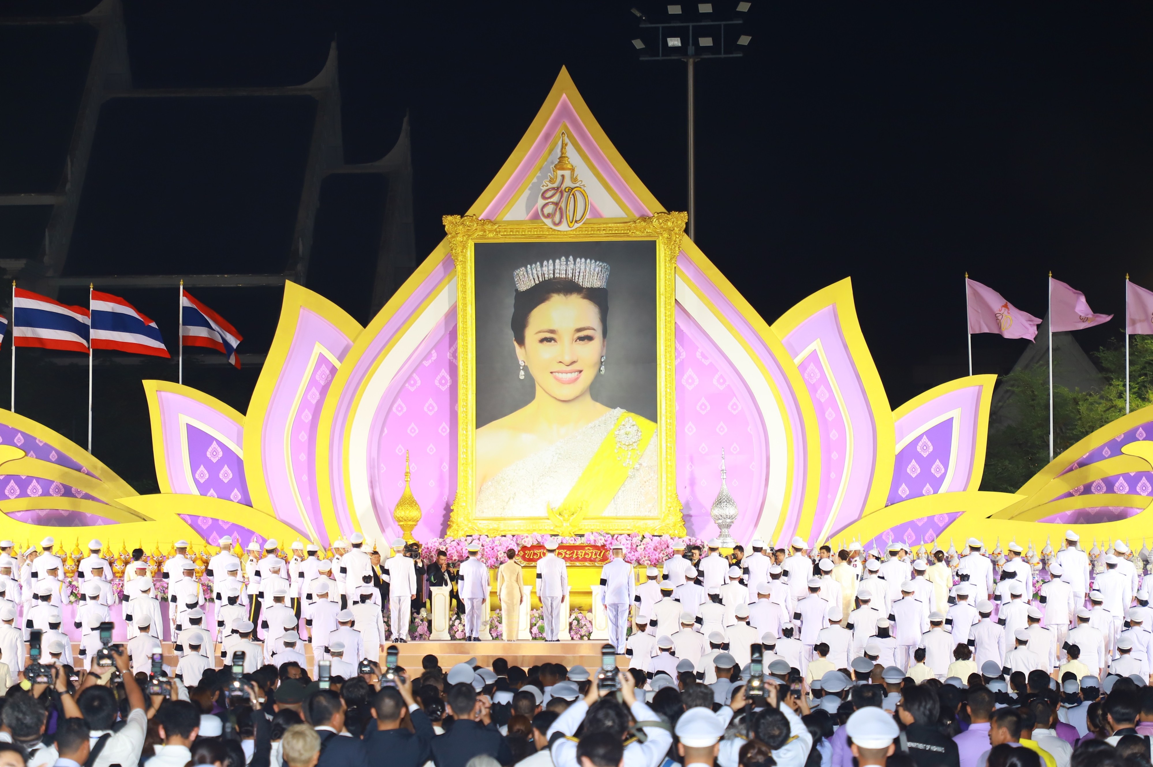 title - ส.ป.ก. ร่วมพิธีจุดเทียนถวายพระพรชัยมงคลพระนางเจ้าฯ พระบรมราชินี เนื่องในโอกาสพระราชพิธีมหามงคลเฉลิมพระชนมพรรษา 4 รอบ